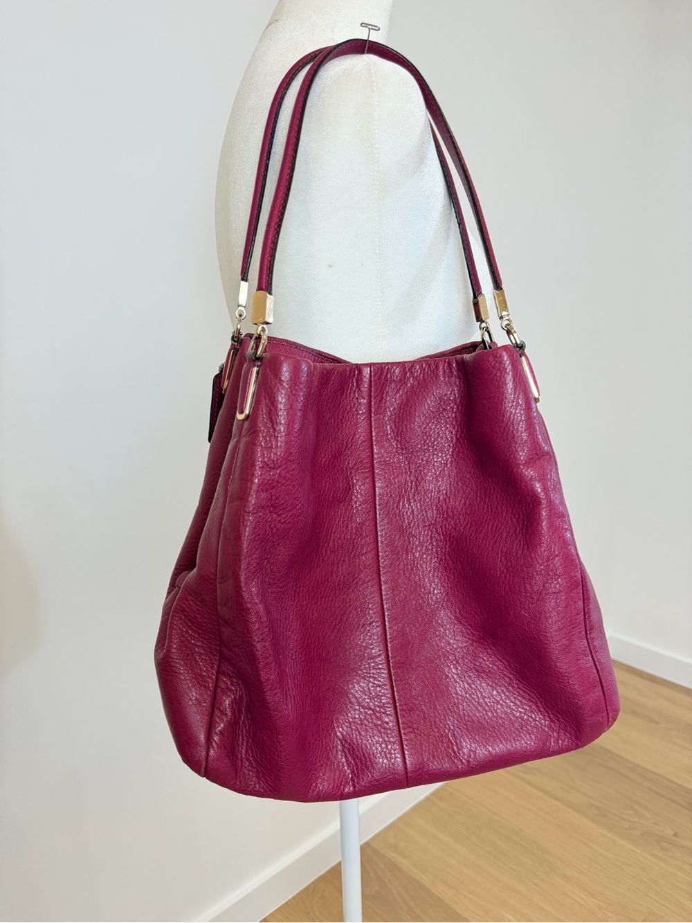 Coach Madison Phoebe Shoulder bag in Fuchsia